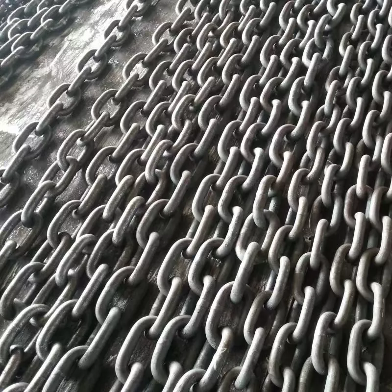 Hvad er forskellen mellem Stud Chain og Studless Chain?